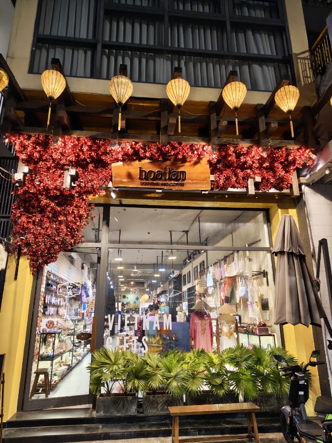 Hoa Lan Souvenir and Coffee Shop