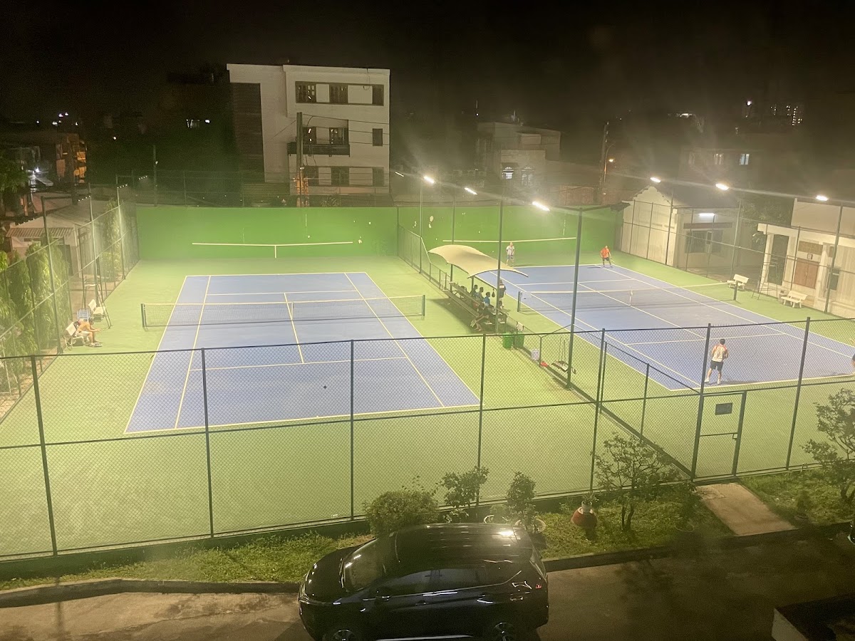 Sân Tennis Trung Tâm