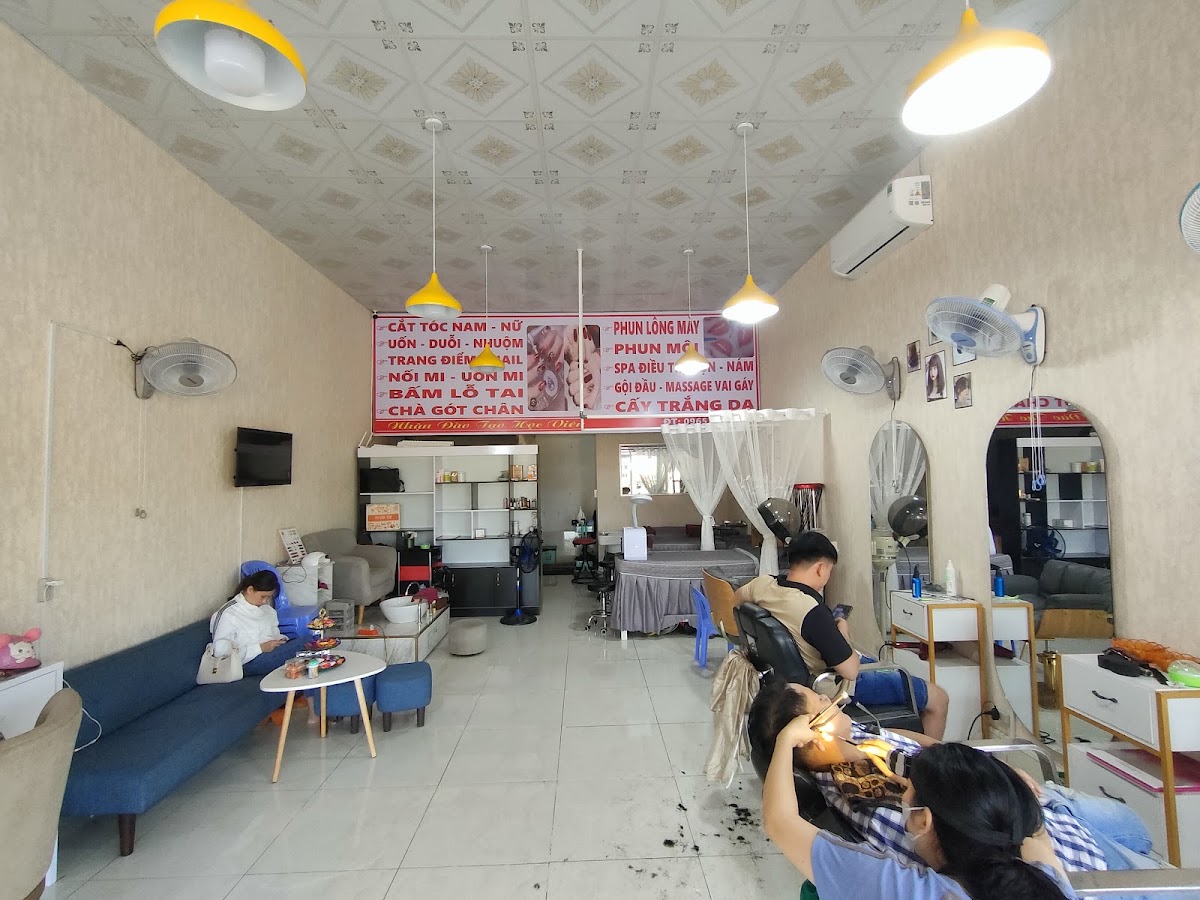 Salon Út Lê