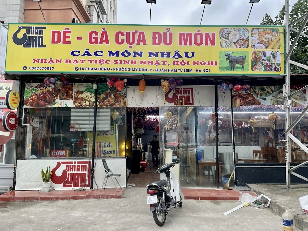Chị em quán