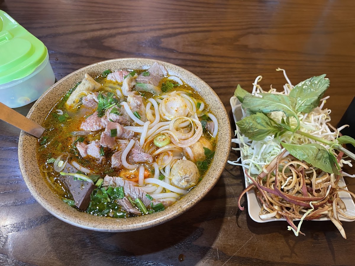 Bún bò Huế - Lẩu đuôi bò