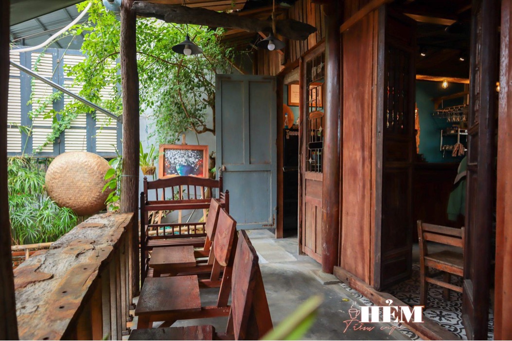 Tiệm cafe HẺM