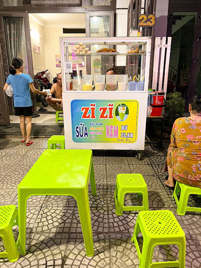 Kem Bơ Zĩ Zĩ (Local Ice cream)