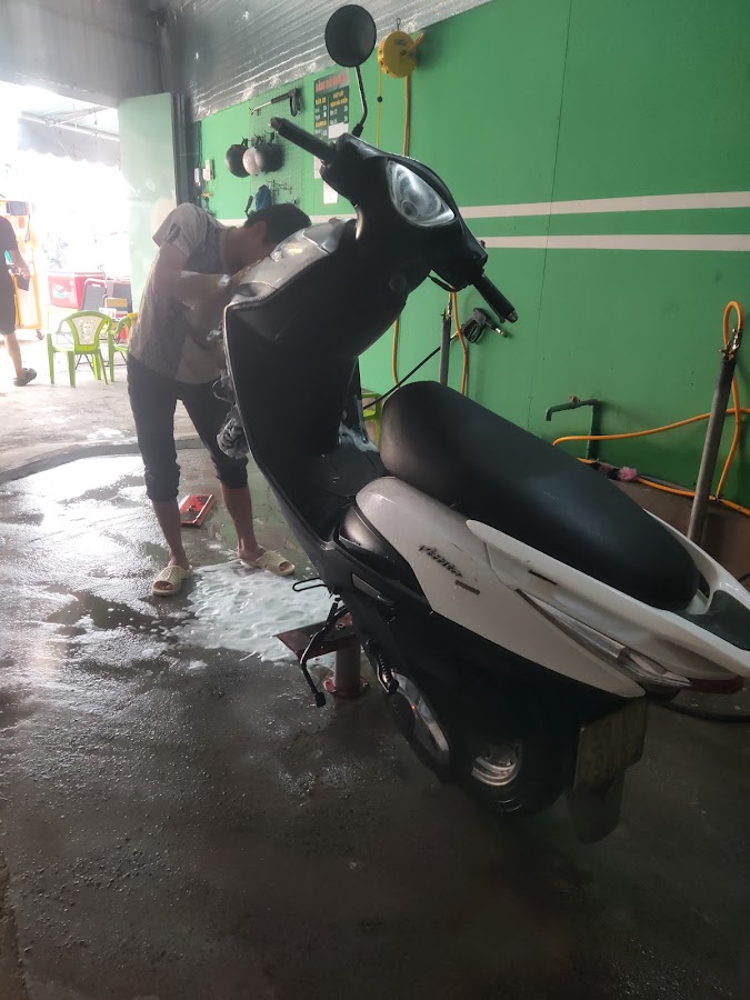 Rửa Xe Máy - Vệ Sinh Nón Bảo Hiểm 1810 gần đây