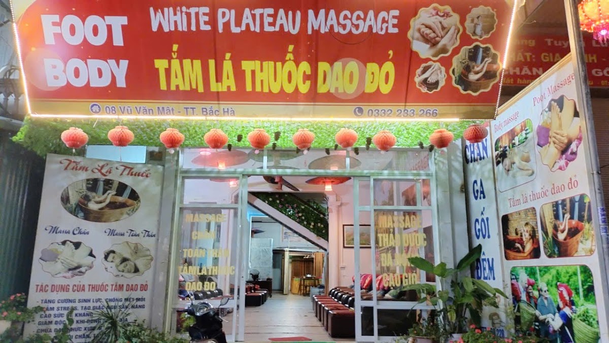 Massage và tắm lá thuốc dao đỏ