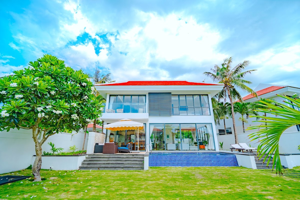 Emblemsea villa