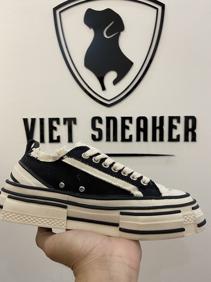 VIET Sneaker