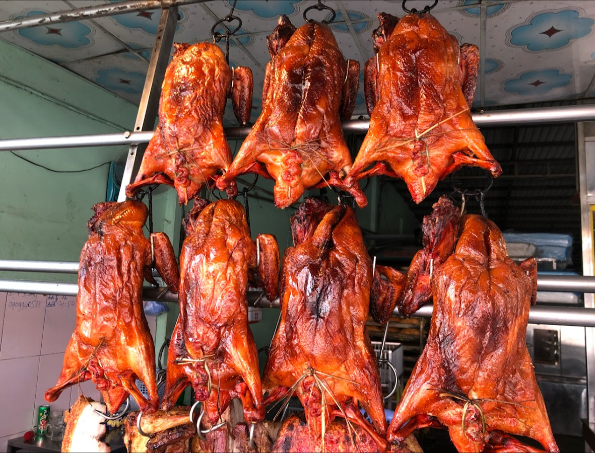 Tám Phúng Cơ Sở Chế Biến vịt quay heo quay bánh mì