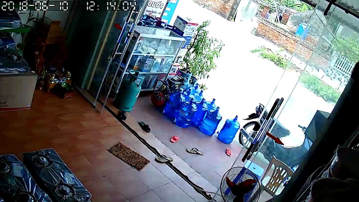 Cửa hàng Hùng Huyền