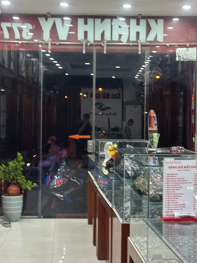 Kính Mắt Khánh Vy