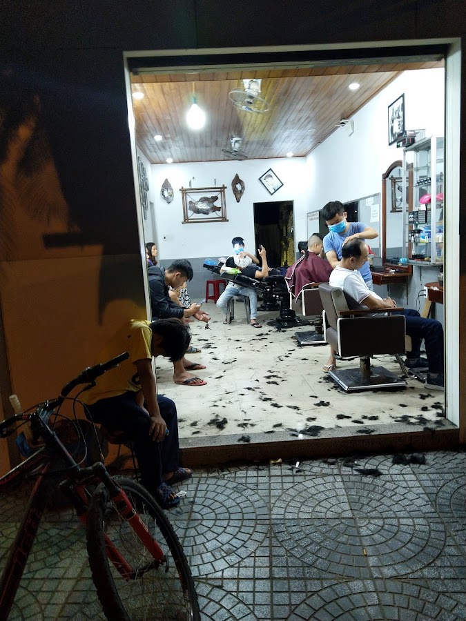 Tiệm cắt tóc Công Anh