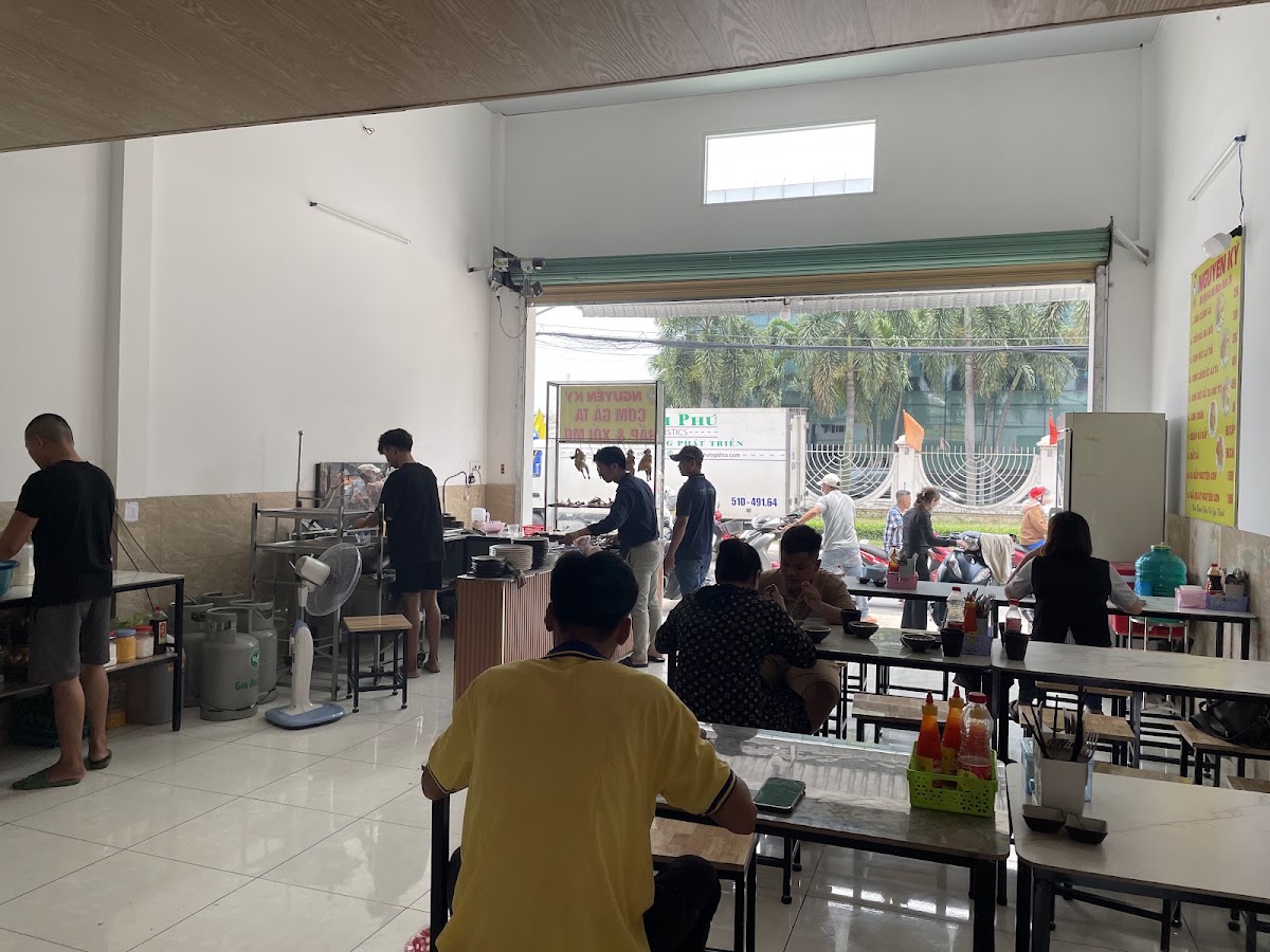 Cơm Gà Xối Mỡ Nguyễn Ký | Cơm Gà Xối Mỡ Hóc Môn | Cơm Gà Ngon Hóc Môn