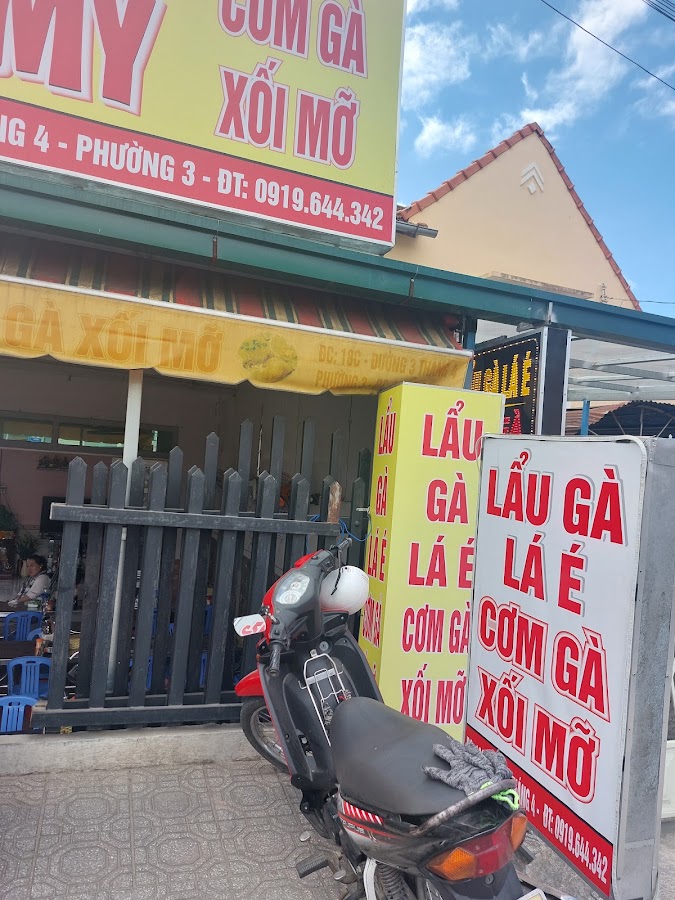 Lẩu gà lá é Mỹ Mỹ