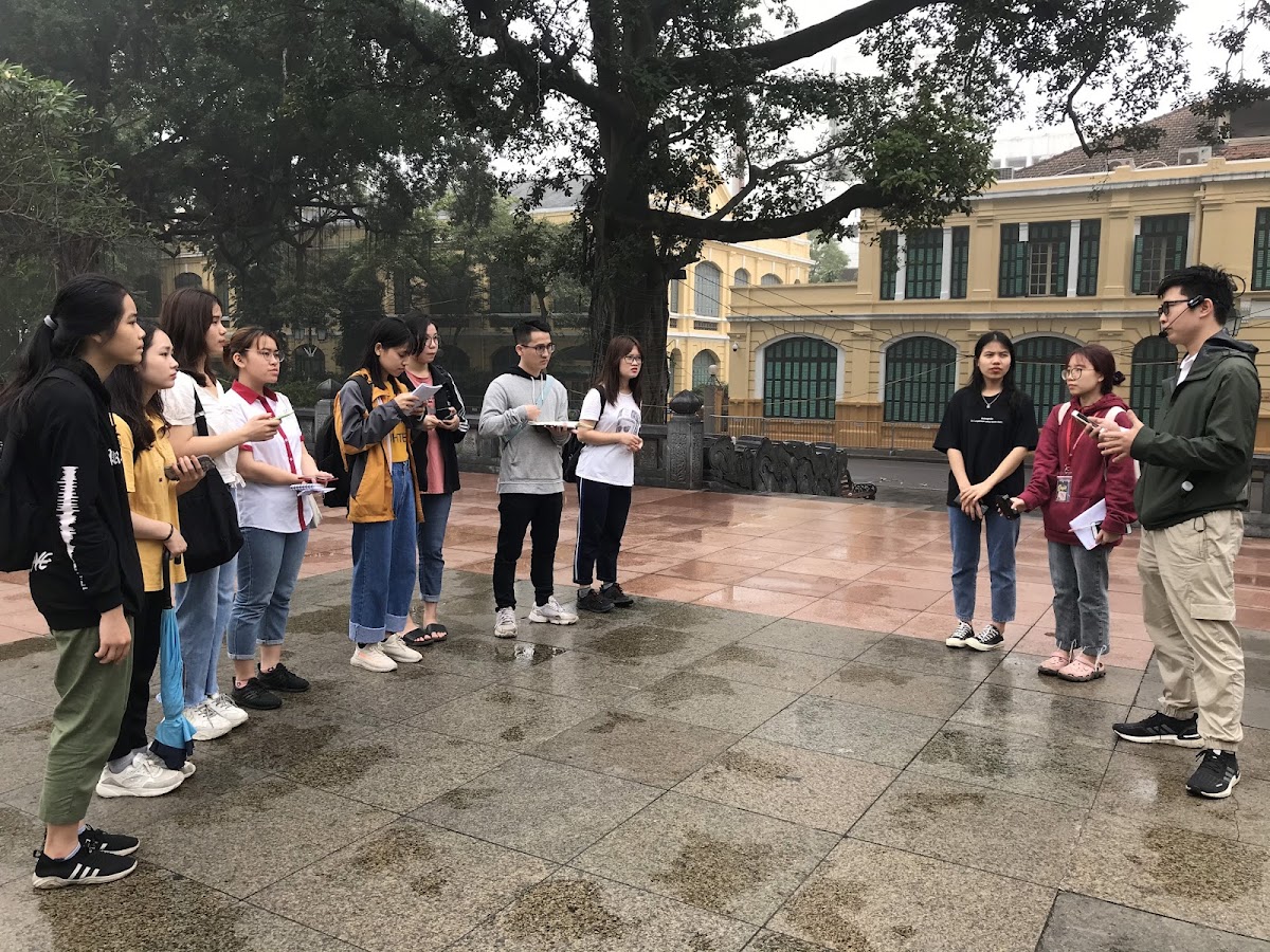 Efis English - Hanoi Free Private Tour Guide - Học tiếng Anh dẫn Tour