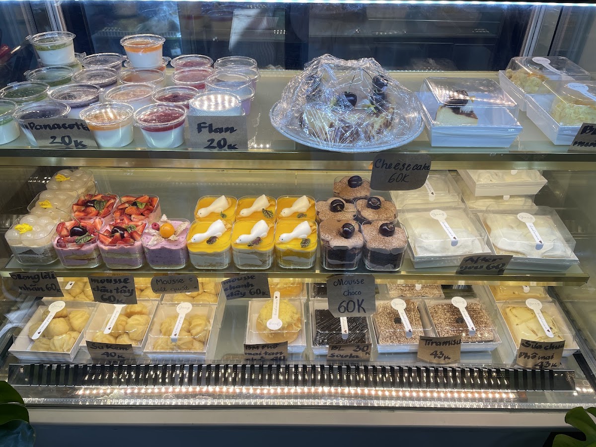 Giang. BAKERY & CAFE