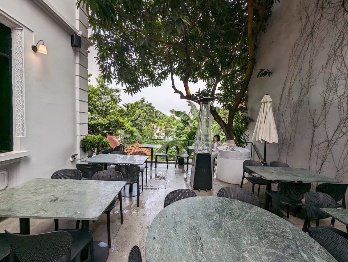 Savvy Artisanal Restaurant