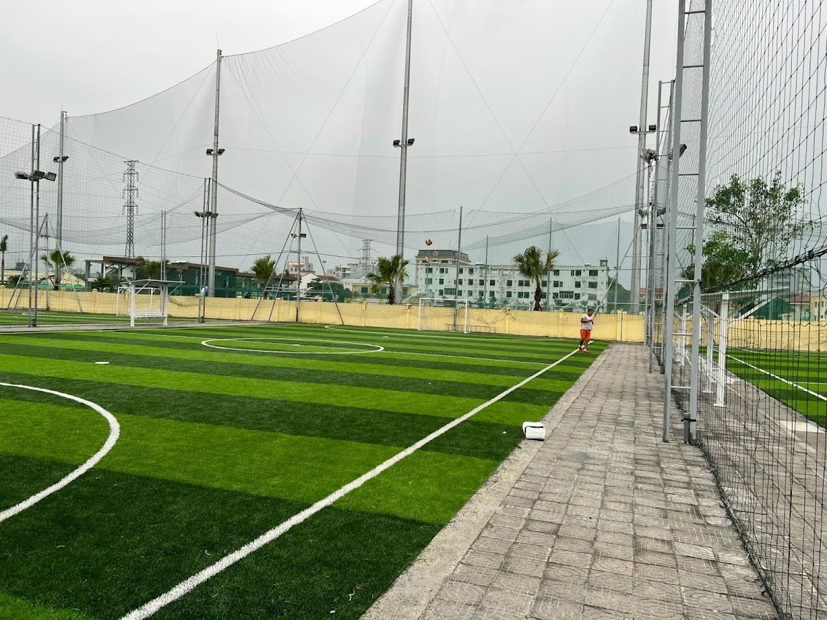 Sân bóng đá Chuyên Việt