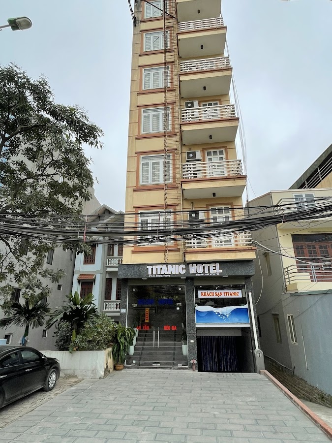 Khách Sạn Titanic