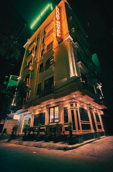 Luxury Hotel - Số 3 , Ngõ 12 Nguyễn Khiêm Ích , Trâu Quỳ , Gia Lâm , Hà Nội