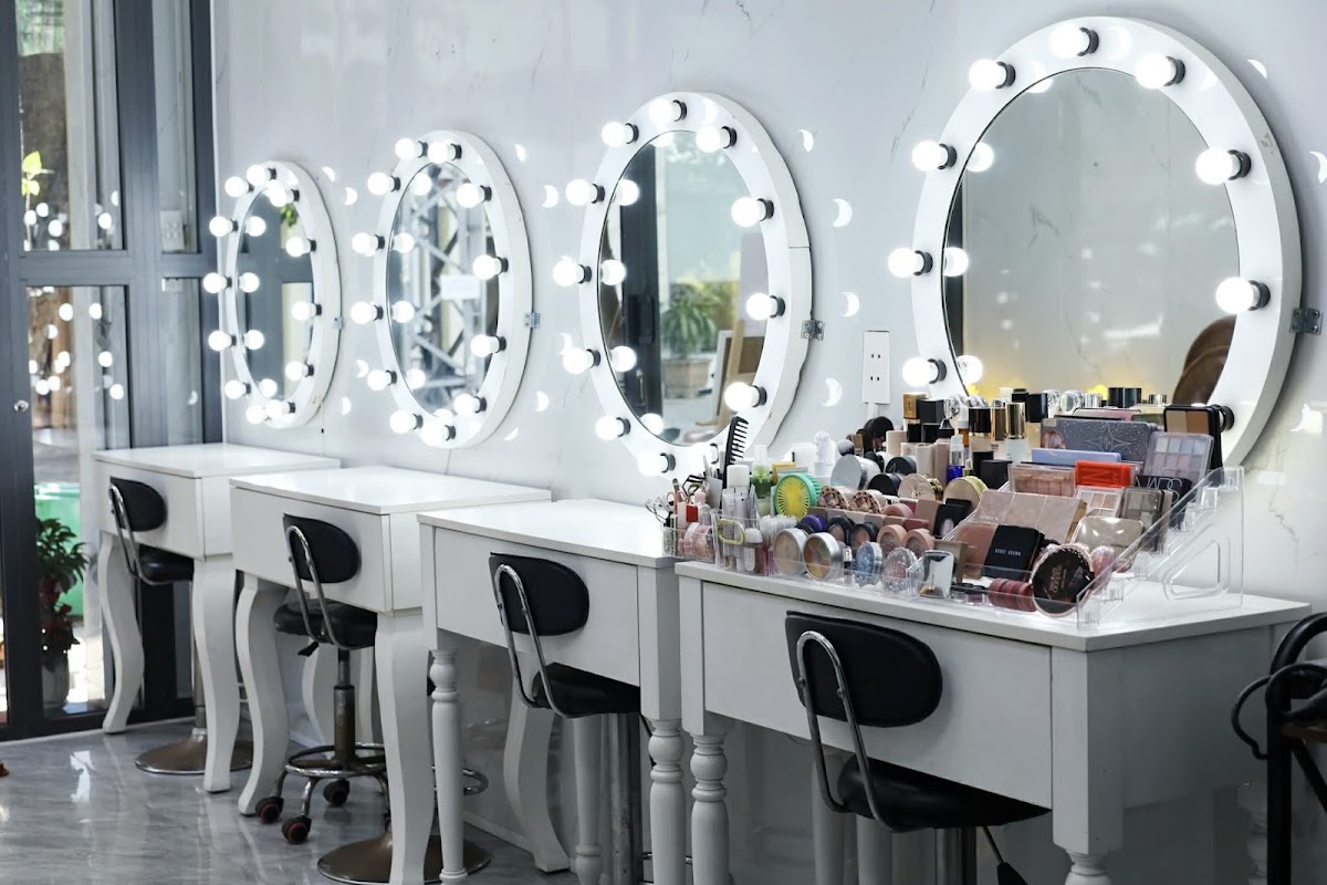 Luvan Makeup - Academy