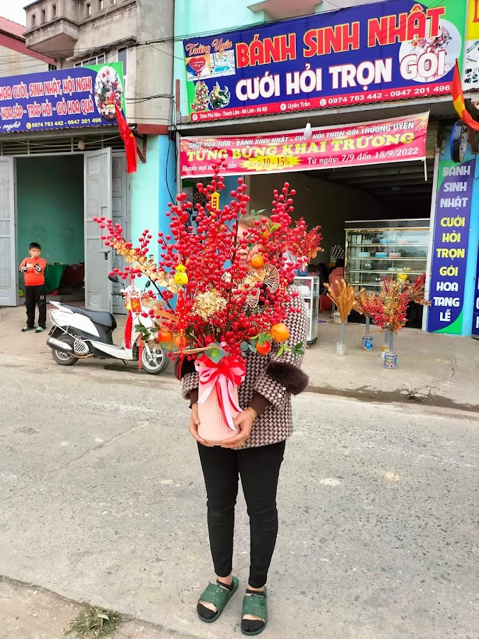 Trường Uyên hoa tươi bánh sinh nhật