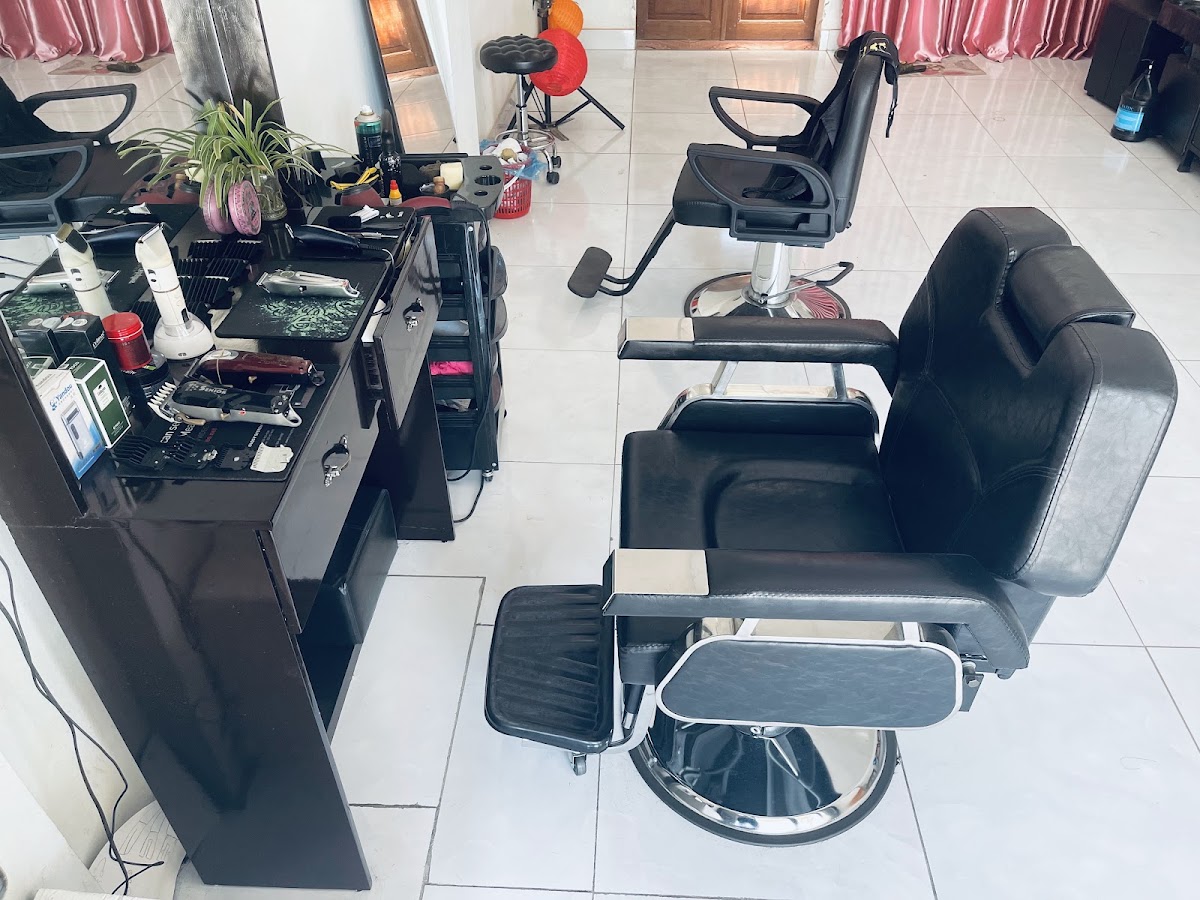 Quỳnh Phương Cắt Tóc Nam Nữ