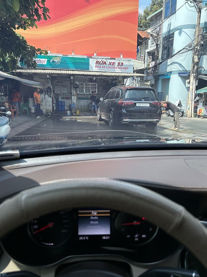 Tiệm rửa xe bình dân