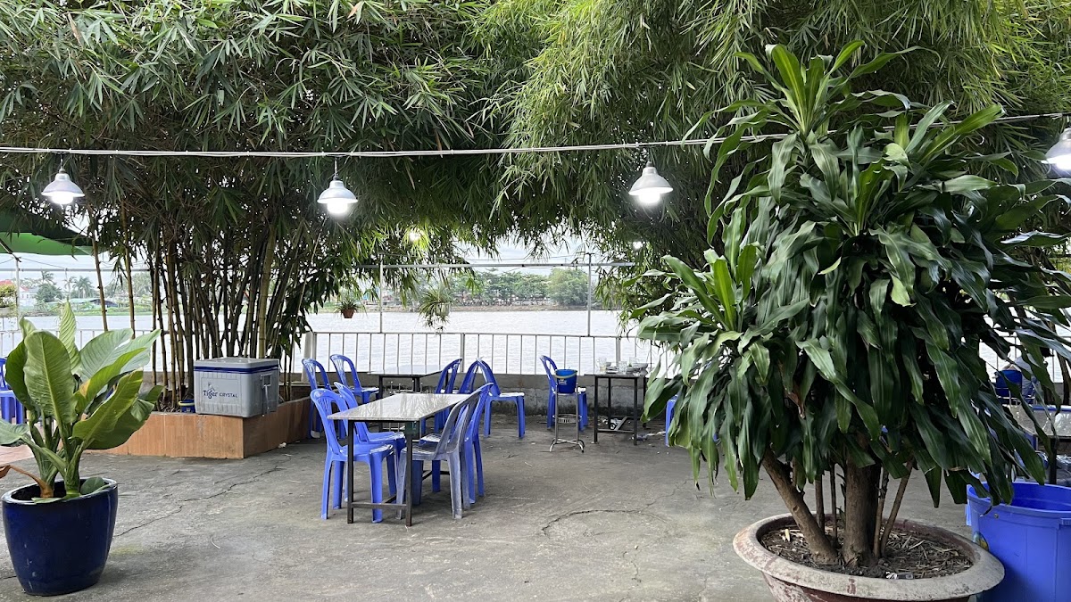 Quán Bờ Sông Tiếu Già