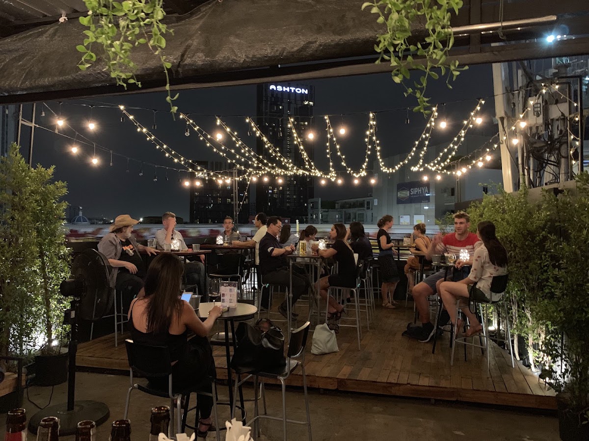 Tt Rooftop Bar