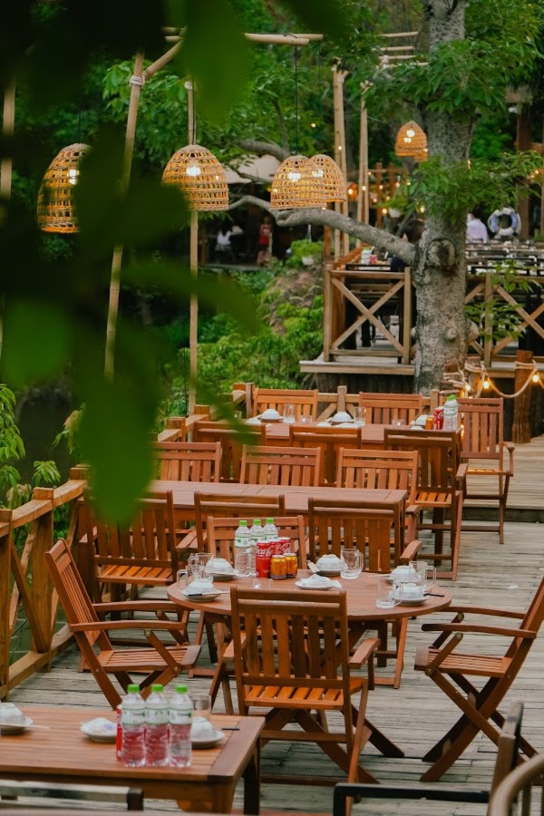 Nhà hàng Nhà Bên Suối