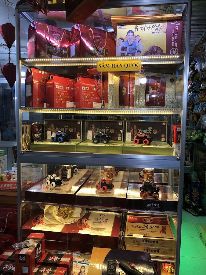 Cửa Hàng Tạp Hóa Hương Trà