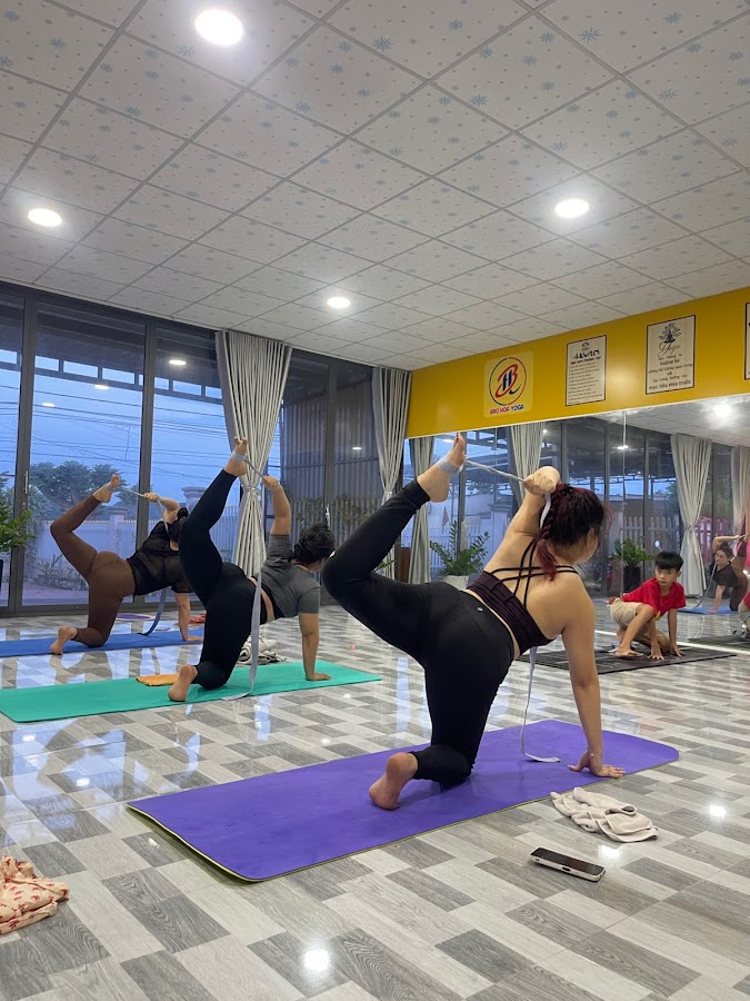 Hồng Hoa Yoga