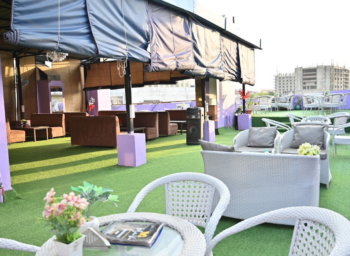 Metro View Rooftop, Lounge & Bar