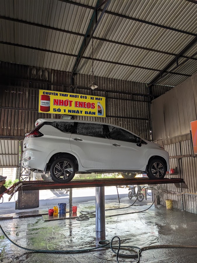 Rửa xe oto Phú Hải