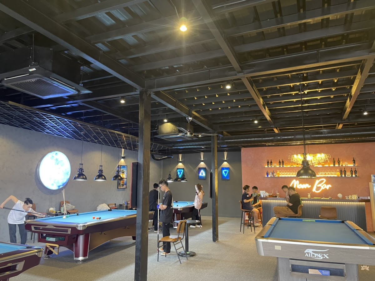 Moon Billiards
