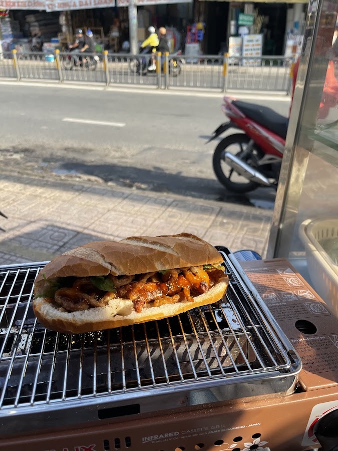 Bánh mì chả cá Má Hải - Hưng Long