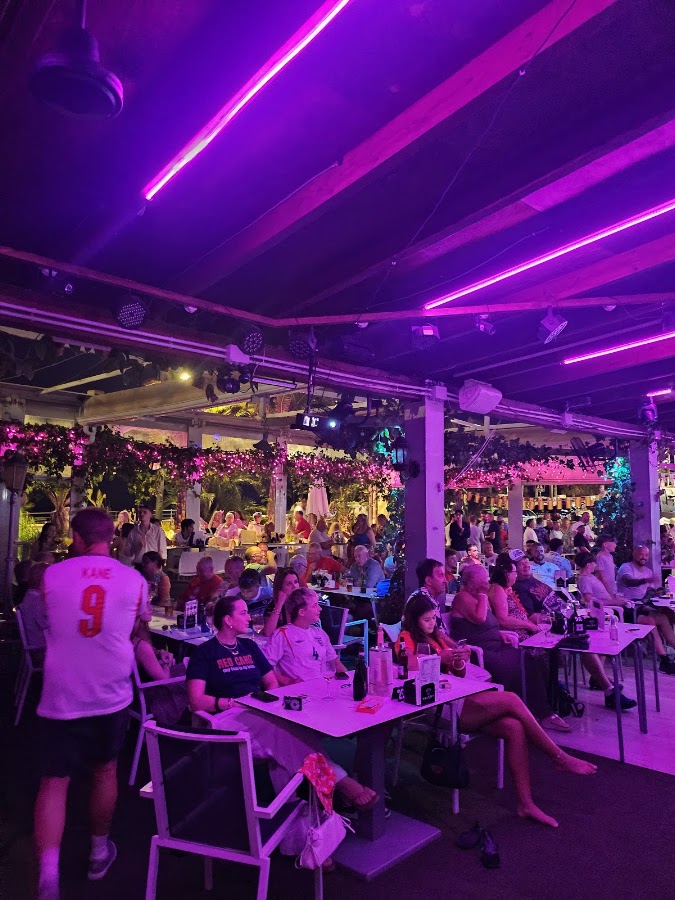 Valery Cocktail & Music Bar
