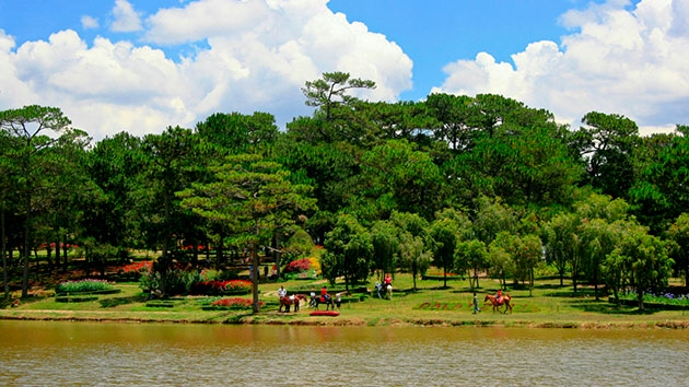 Hồ Than Thở