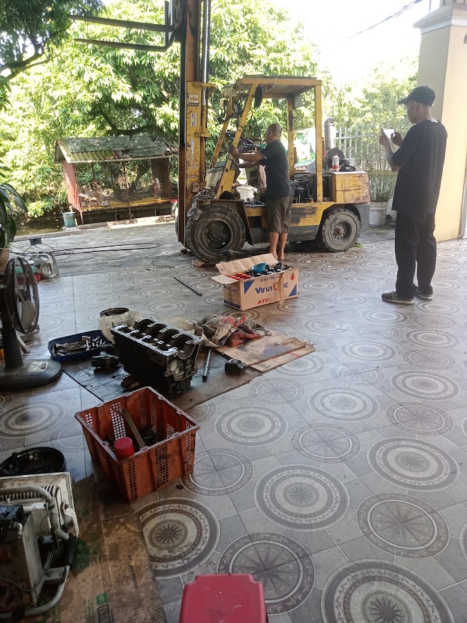 Xưởng sửa chữa xe nâng,các loại máy công trình Nhác Hạt