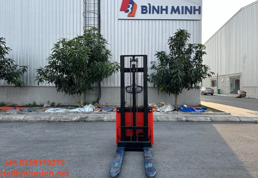 Bãi xe nâng HELI Bình Minh