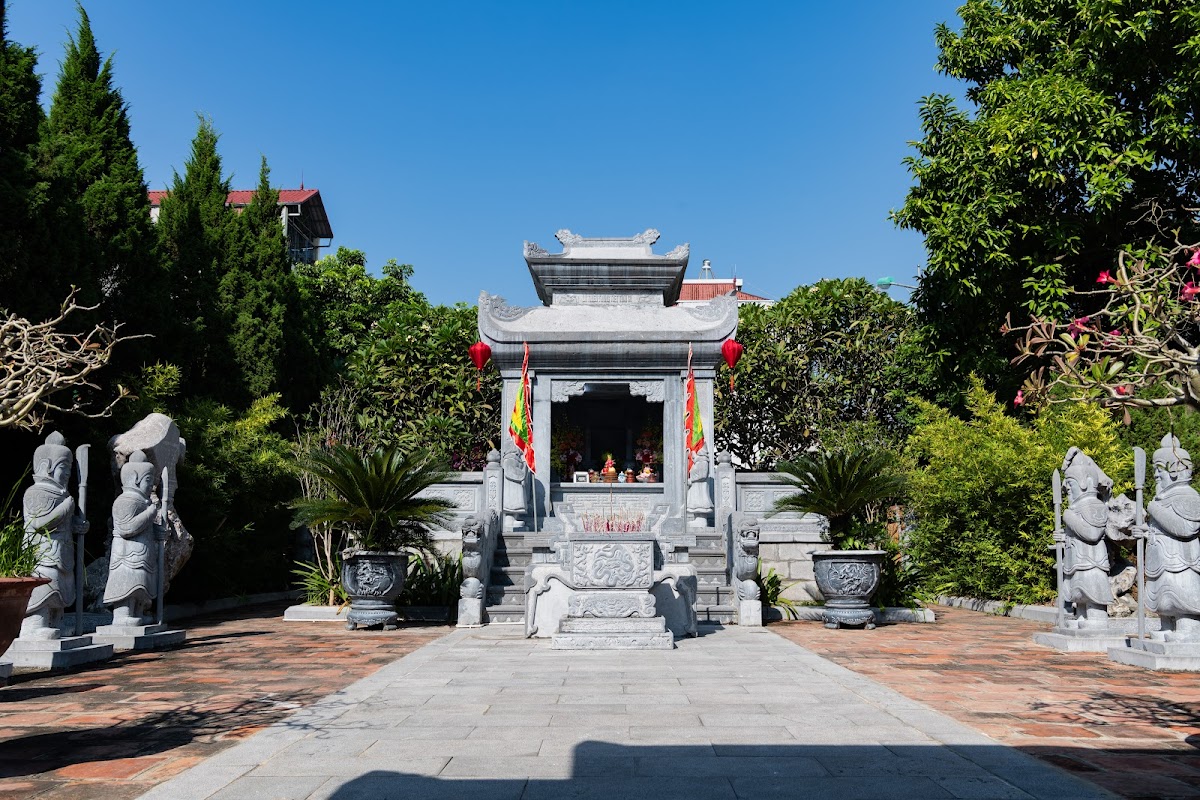 Đền Văn Hiến (Nơi thờ Thái úy Tô Hiến Thành)