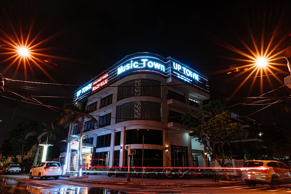 다낭 가라오케 업타운 UP TOWN