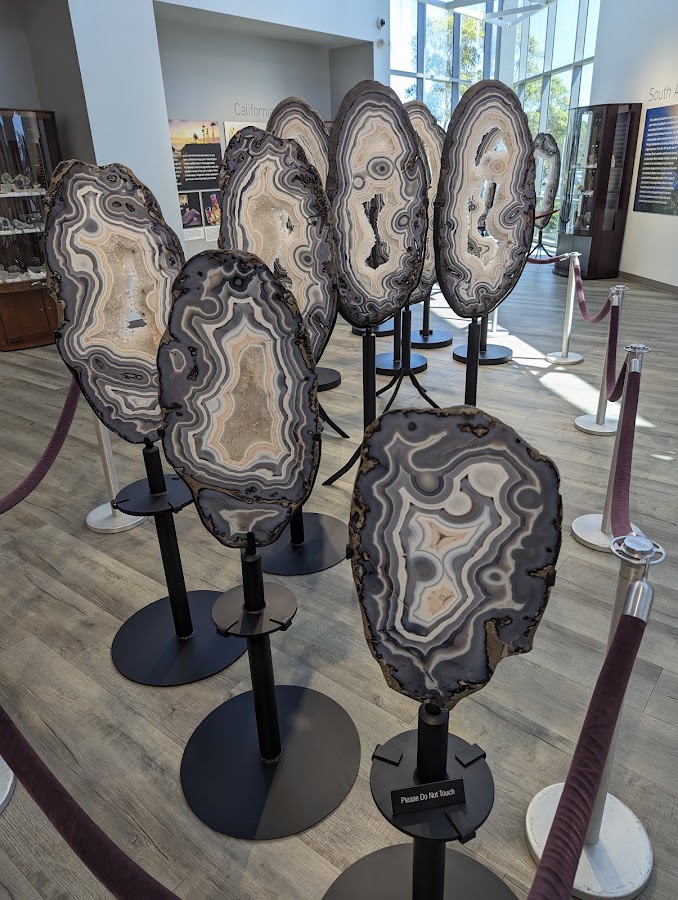 GIA (Gemological Institute of America) Laboratory