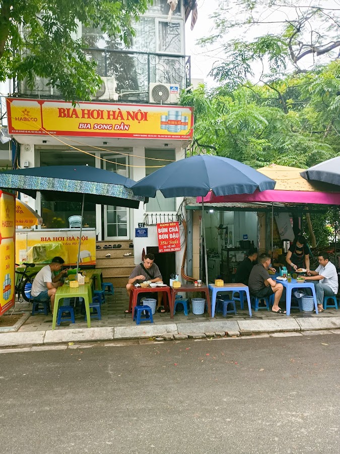 Bún chả, bún đậu mẹt cô Hằng Béo