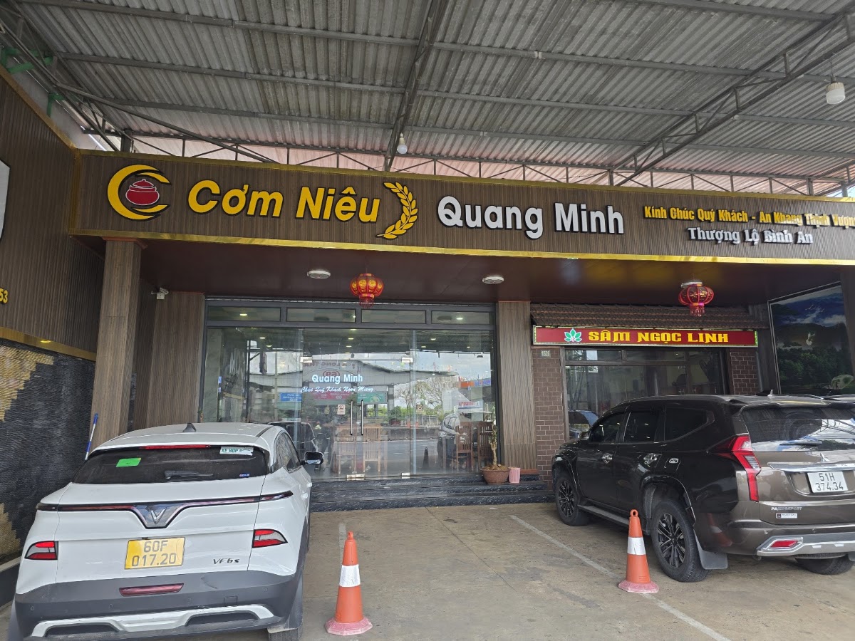 Quán Cơm Niêu Quang Minh