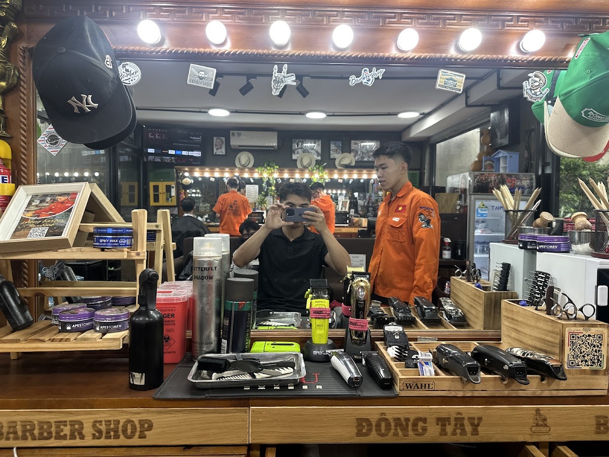 Đông Tây Barbershop - Đường số 2 Tăng Nhơn Phú B