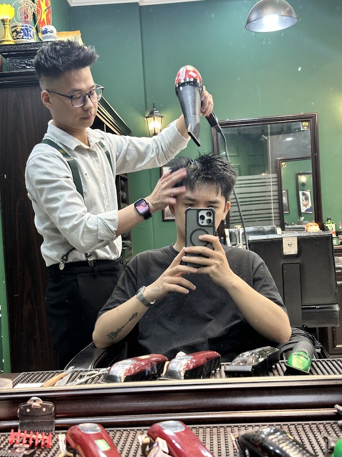 TIM BARBERSHOP - TIỆM CẮT TÓC NAM - DICH VỌNG HẬU, CẦU GIẤY