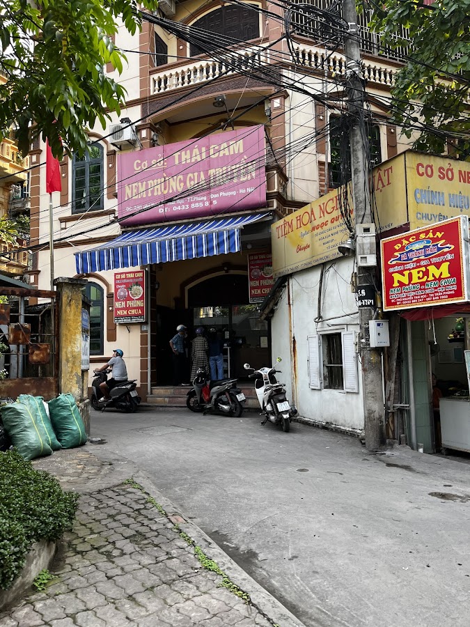 Nem Phùng bà Mắm