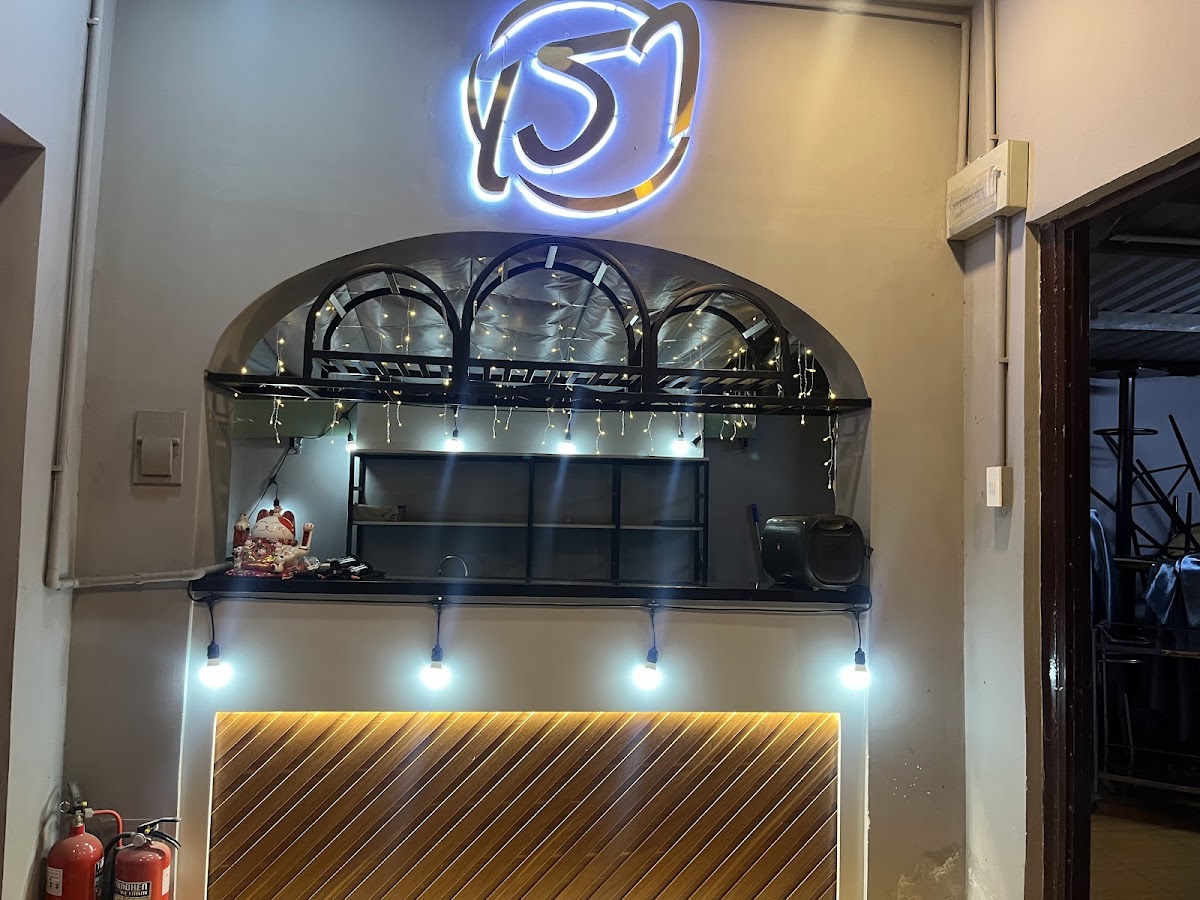 RAU - Thai Restaurant & Sports Bar