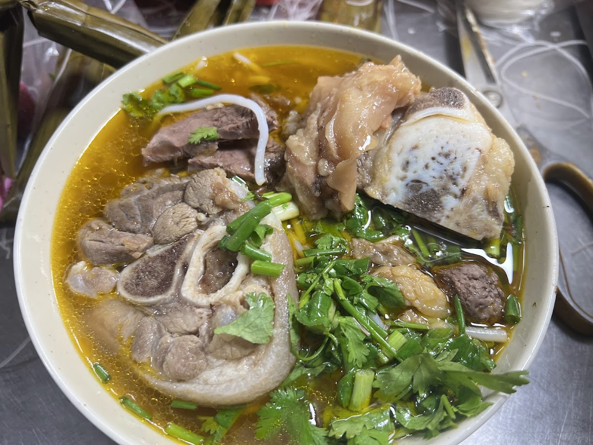 Bún Bò Cô Tám